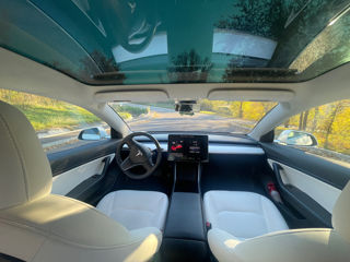 Tesla Model 3 foto 7