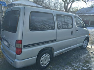 Toyota Hiace foto 4