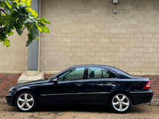 Mercedes C-Class foto 2