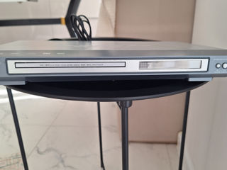 se vinde DVD player cu discuri