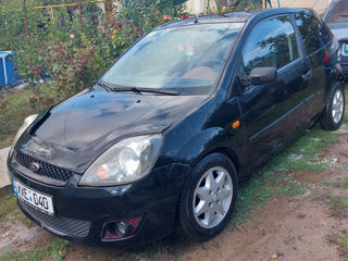 Ford Fiesta foto 1