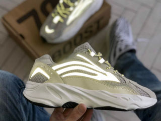 Adidas Yeezy Boost 700 Static foto 3