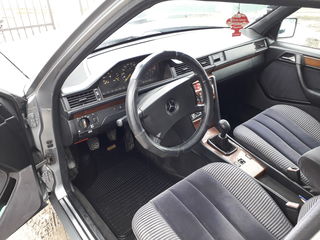 Mercedes Series (W124) foto 7