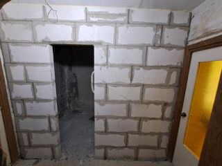 Кладка перегородки внутренних стен из газосиликатных газобетонных блоков (газоблок), в Кишинёве!