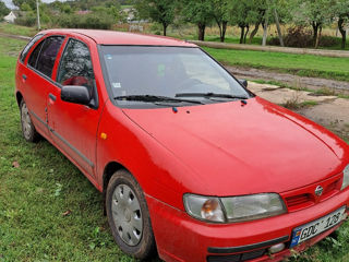 Nissan Almera foto 1