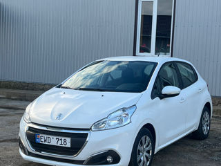 Peugeot 208 foto 2