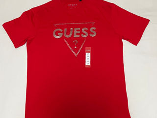 Vînd tricou Guess