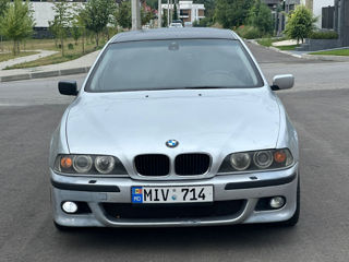 BMW 5 Series foto 3