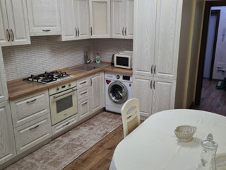 Apartament cu 3 camere, 95 m², Buiucani, Chișinău foto 3