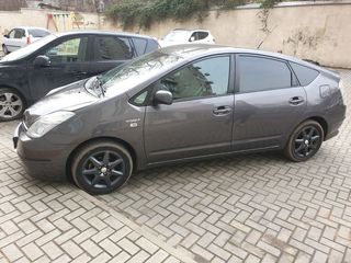 Chirie auto Prakat auto Chisinau  Prius Golf  Auris Yaris Automat Hybrid foto 12