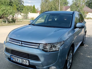 Mitsubishi Outlander foto 1