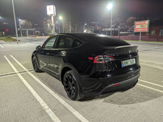 Tesla Model Y foto 6