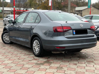 Volkswagen Jetta foto 3