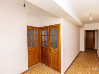Apartament cu 3 camere, 74 m², Centru, Ialoveni foto 3