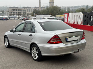 Mercedes C-Class foto 7