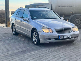 Mercedes C-Class foto 3