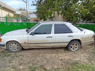 Mercedes Series (W124) foto 2