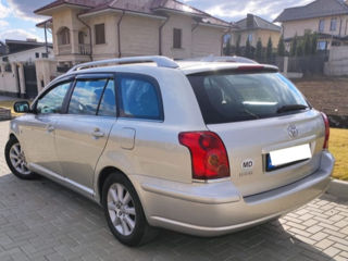 Toyota Avensis foto 5