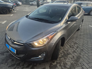 Hyundai Elantra foto 2