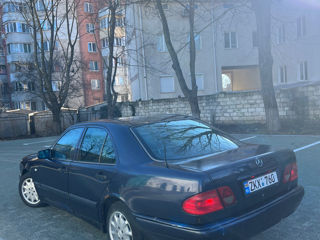 Mercedes E-Class foto 3