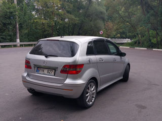 Mercedes B-Class foto 2