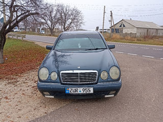 Mercedes E-Class foto 2