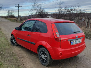 Ford Fiesta foto 4