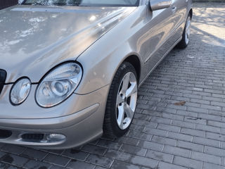 Mercedes E-Class foto 2