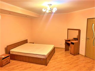 Apartament cu 2 camere, 90 m², Centru, Chișinău