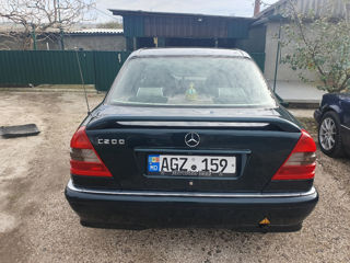 Mercedes C-Class foto 3