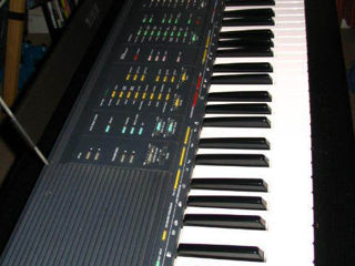 Синтезатор "Yamaha PSR-70" + чехол - 1900 лей foto 2