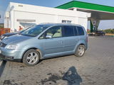 Volkswagen Touran foto 2