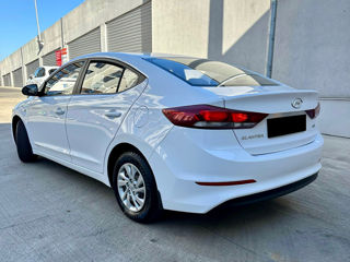 Hyundai Elantra foto 6