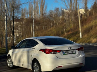 Hyundai Elantra foto 3