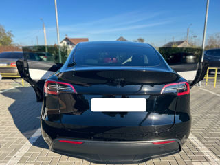 Tesla Model Y foto 8