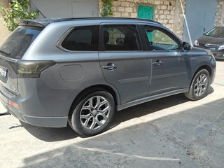 Mitsubishi Outlander foto 1