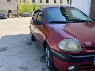 Renault Clio фото 2