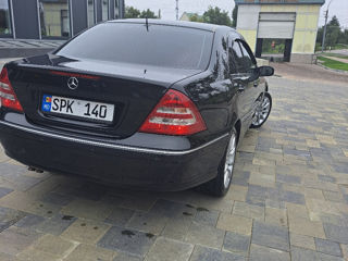 Mercedes C-Class foto 4