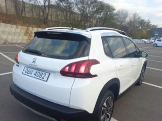 Peugeot 2008 foto 3