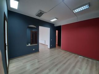 Oferim spatiu chirie, centru, reparatie, prima linie foto 3