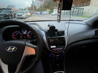 Hyundai Accent foto 8