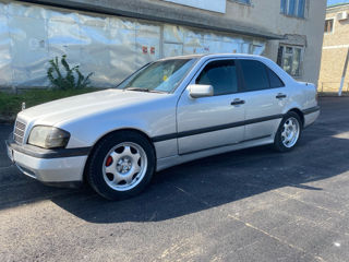 Mercedes C-Class foto 1