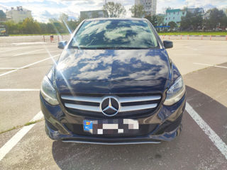 Mercedes B-Class foto 1