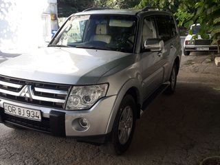 Mitsubishi Pajero foto 2