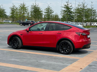 Tesla Model Y foto 5