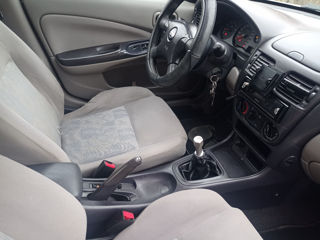 Nissan Almera foto 9