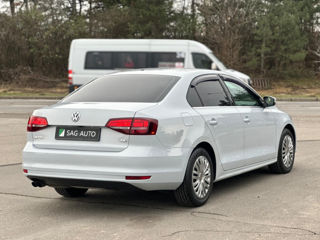 Volkswagen Jetta foto 5