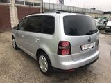 Volkswagen Touran foto 4