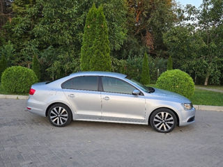 Volkswagen Jetta foto 2