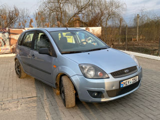 Ford Fiesta foto 2